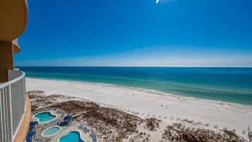 Condo, 2 habitaciones | Playa | En la playa