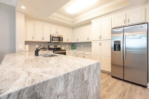Private kitchen - Phoenix Gulf Towers 2203 3 Bedroom Condo (Orange Beach)