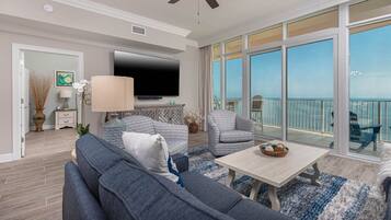Condo, 3 Bedrooms | Living area