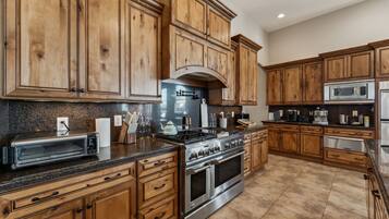 Rumah, 5 kamar tidur | Dapur pribadi | Lemari es, oven, mesin pembuat kopi/teh, dan pemanggang roti