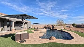 House, 5 Bedrooms | Teres/patio