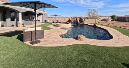 Luxury Home With Slide Pool/spa/movie Theatre 5 Bedroom Home