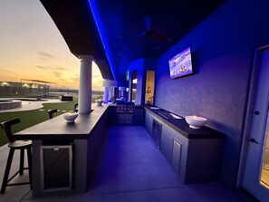 House, 5 Bedrooms | Bar (on property) - Luxury Home With Slide Pool/spa/movie Theatre 5 Bedroom Home (Casa Grande)