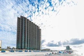 Condo, 3 habitaciones | Playa | En la playa