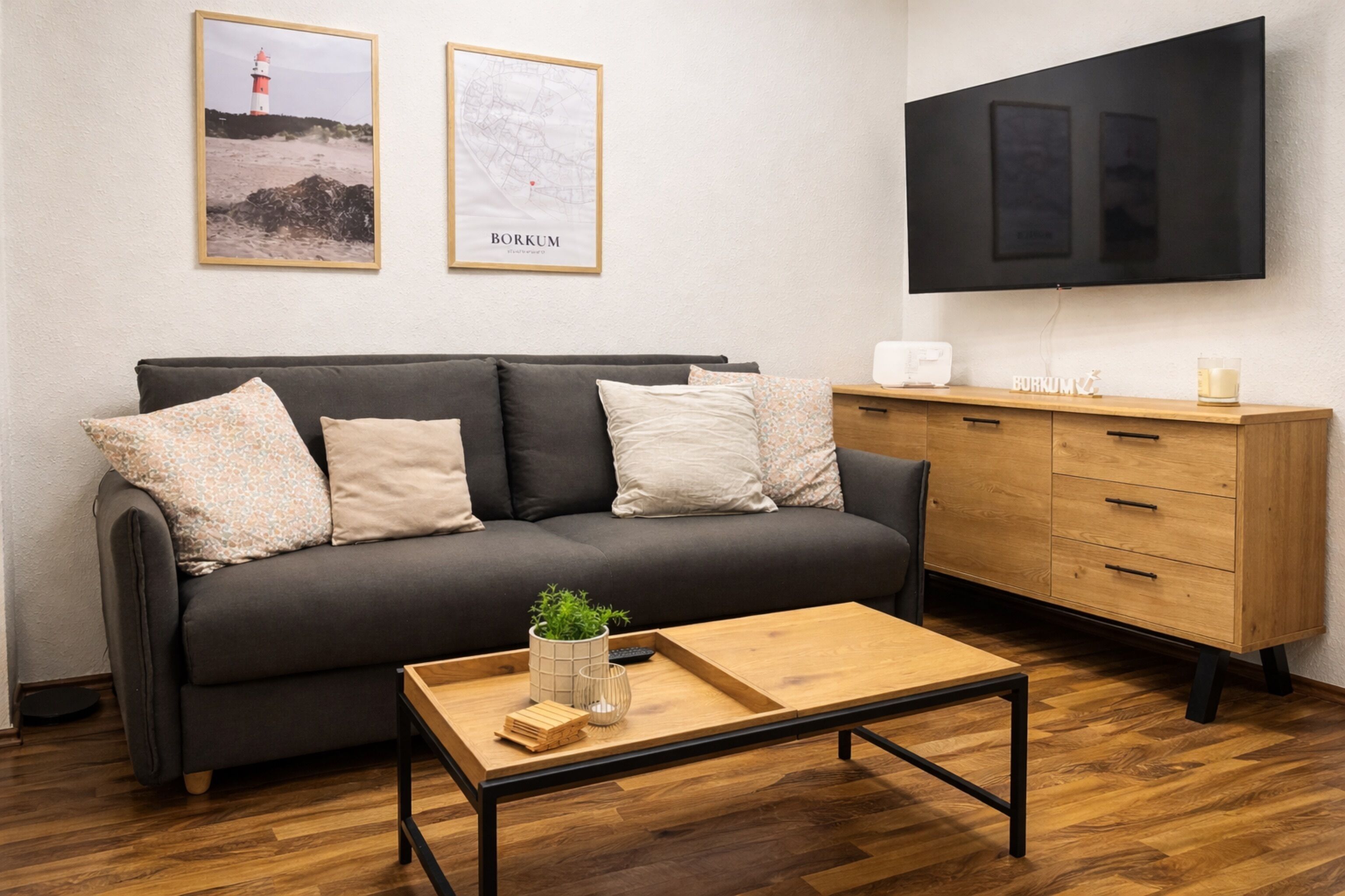 Een smart-tv en boeken