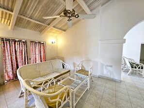 Comfort Room, Balcony, Garden View - iSTAYS The Colonial Villa Yercaud (Yercaud)