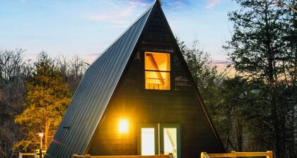 Creekside A-frame Hot Tub•1st FL King Suite🖤PET