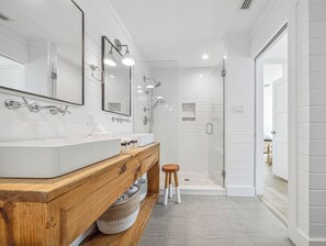 Shower, towels