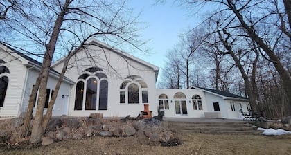Spacious 4-bedroom house near Erskine MN on Union Lake with AC / WiFi / Games
