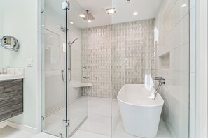 Shower, hair dryer, towels - Elegant Golf View Retreat with Private Pool & Peek-a-Boo Ocean Views (Hilton Head Island)