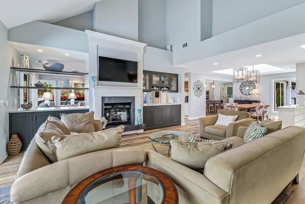 Smart TV, table tennis - Elegant Golf View Retreat with Private Pool & Peek-a-Boo Ocean Views (Hilton Head Island)