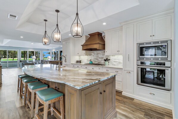 Fridge, microwave, oven, stovetop - Elegant Golf View Retreat with Private Pool & Peek-a-Boo Ocean Views (Hilton Head Island)