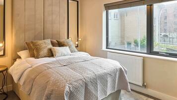 2 bedrooms, iron/ironing board, bed sheets