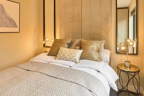 2 chambres, fer et planche à repasser, Wi-Fi, draps fournis