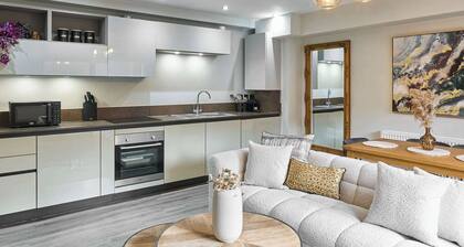 Host & Stay | Chic Townhouse by the Docks