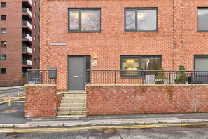 Exterior - Host & Stay | Chic Townhouse by the Docks (Liverpool)
