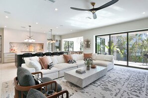 Smart TV, fireplace, DVD player, offices