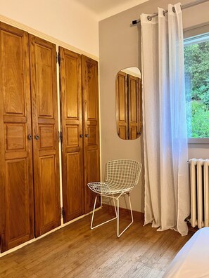 5 soverom, strykejern/-brett, wi-fi og sengetøy