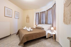 4 bedrooms, iron/ironing board, travel cot, WiFi