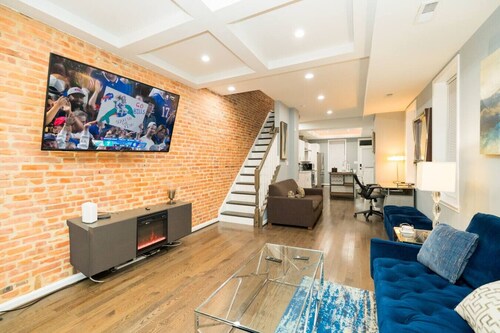 Johns Hopkins Inner Harbor Downtown 5 beds w/deck