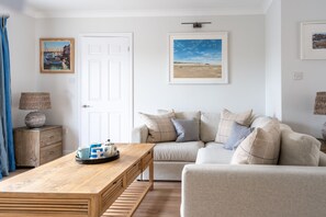 Televisión y chimenea