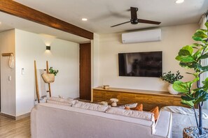 Smart TV, offices - Serene 2BR w 3 Pools | Gym | Coworking | Fast WIFI (Tulum)