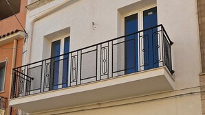 A two-story building with a balcony, a door, and windows. - Pavifè: vacation home in beautiful Avola, pearl of the Ionian Sea (Avola)