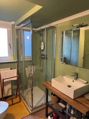 Shower, hair dryer, bidet, towels - Beautiful house in an elegant neighborhood (Genova)