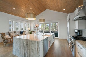 Fridge, microwave, oven, stovetop - Lakefront | Private Heated Pool | Bikes | Beach Gear (Santa Rosa Beach)