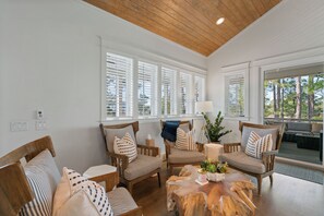 Smart TV, stereo - Lakefront | Private Heated Pool | Bikes | Beach Gear (Santa Rosa Beach)