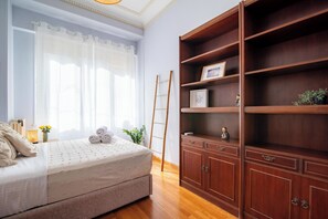 3 habitaciones, tabla de planchar con plancha, wifi y ropa de cama