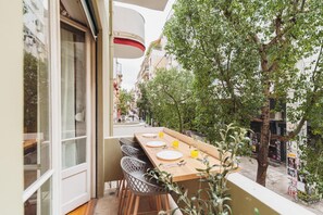 تناول الطعام بالخارج