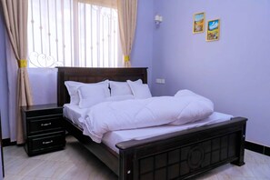 2 bedrooms, iron/ironing board, WiFi, bed sheets - Scenic Hilltop 2-bedroom apartment in wonderful Kampala with free WiFi (Kampala)