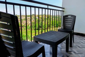 Property grounds - Scenic Hilltop 2-bedroom apartment in wonderful Kampala with free WiFi (Kampala)