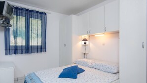 Unclassified image, 4 of 13, button - Bella Perna 2-Bedroom Holiday Apartment with Sea-view! (Podgorje)