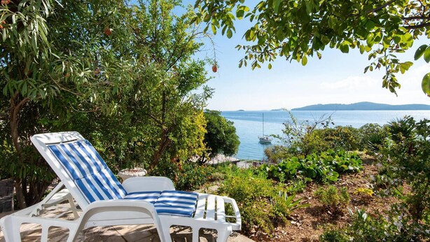 Property grounds - Bella Perna 2-Bedroom Holiday Apartment with Sea-view! (Podgorje)