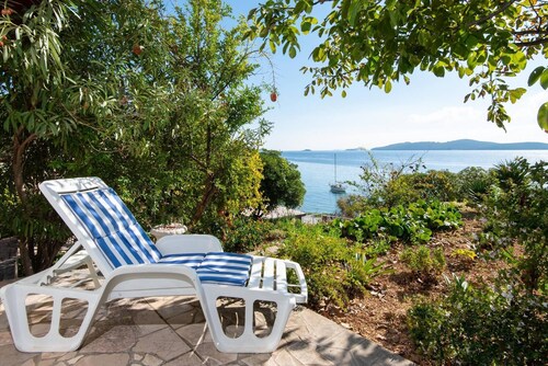Bella Perna 2-Bedroom Holiday Apartment with Sea-view!