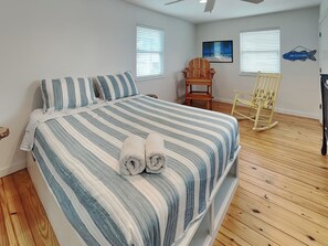 4 bedrooms, iron/ironing board, WiFi, bed sheets