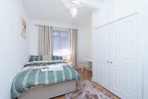 2 bedrooms, iron/ironing board, Internet, bed sheets