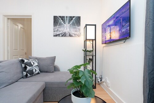 Amazing lodge apartment with free parking