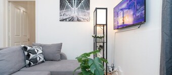 Amazing lodge apartment with free parking