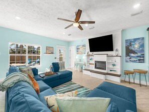 Smart TV, fireplace