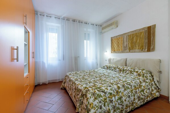 1 chambre, fer et planche à repasser, accès au Wi-Fi (inclus)