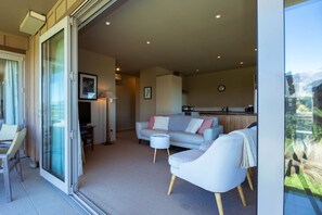 Älytelevisio, takka, DVD-soitin