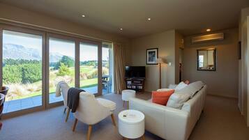 TV connectée, cheminée, lecteur de DVD