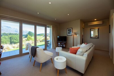 Villa 206 Front Row Golf Views, Terrace Downs