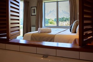 3 bedrooms, iron/ironing board, free WiFi, bed sheets - Villa 206 Front Row Golf Views, Terrace Downs (Windwhistle)