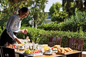 Petit déjeuner en libre-service compris tous les jours
