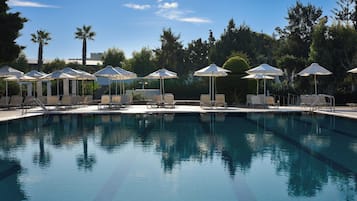 Piscine couverte, piscine extérieure (ouverte en saison)