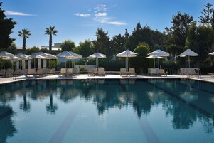 Beltéri medence, szezonális szabadtéri medence